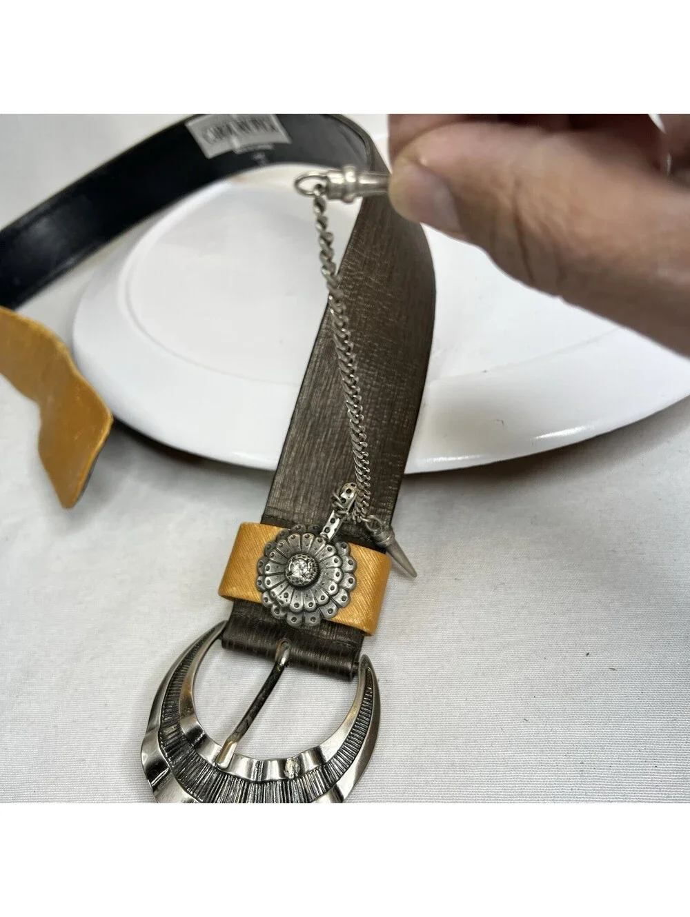 Carol Van Wyck Vintage Chunky Buckle Brown Tan Western Belt 39 in. (L-210)